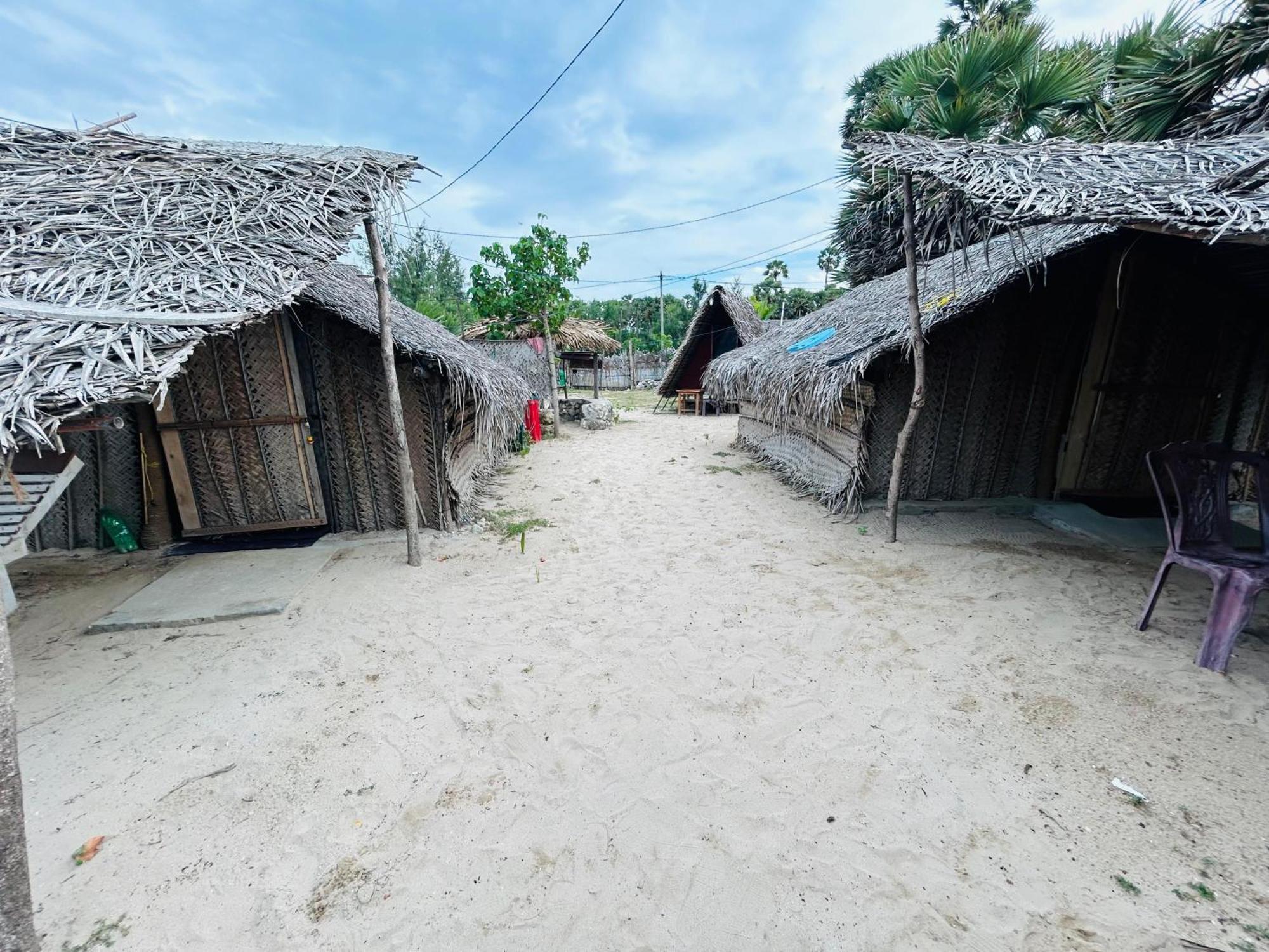 Delft Jeyam Resorts Delft East Rum bild